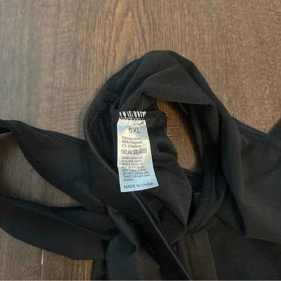 Black Women's Plus Size Zip Front Sports Bra - Picture 3 of 5